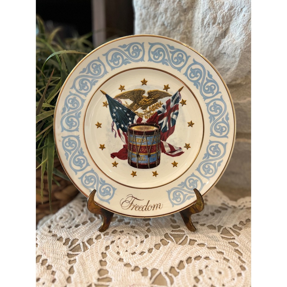 VTG 1974 Avon "Freedom" Collector Plate Produced by Ench Wedgwood Ltd in England